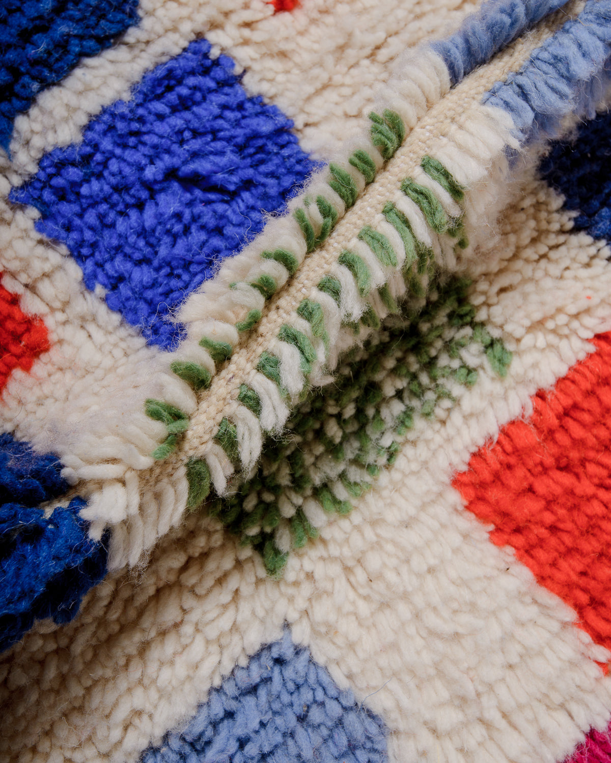 Modern designer handcrafted Berber rug from Morocco. Azilal rug with beautiful colours and patterns. Made of sheep’s wool and cotton.