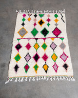 Moderner, handgefertigter Berber-Teppich aus Marokko. Azilal-Teppich mit wunderschönen Farben und Mustern. Aus Schafwolle und bunter Baumwolle.