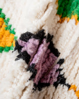 Moderner, handgefertigter Berber-Teppich aus Marokko. Azilal-Teppich mit wunderschönen Farben und Mustern. Aus Schafwolle und bunter Baumwolle.