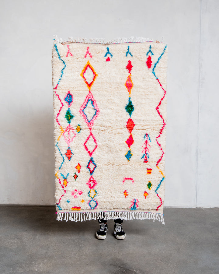 Modern designer handcrafted Berber rug from Morocco. Azilal rug with beautiful colors and patterns. Made of sheep’s wool and colourful cotton.