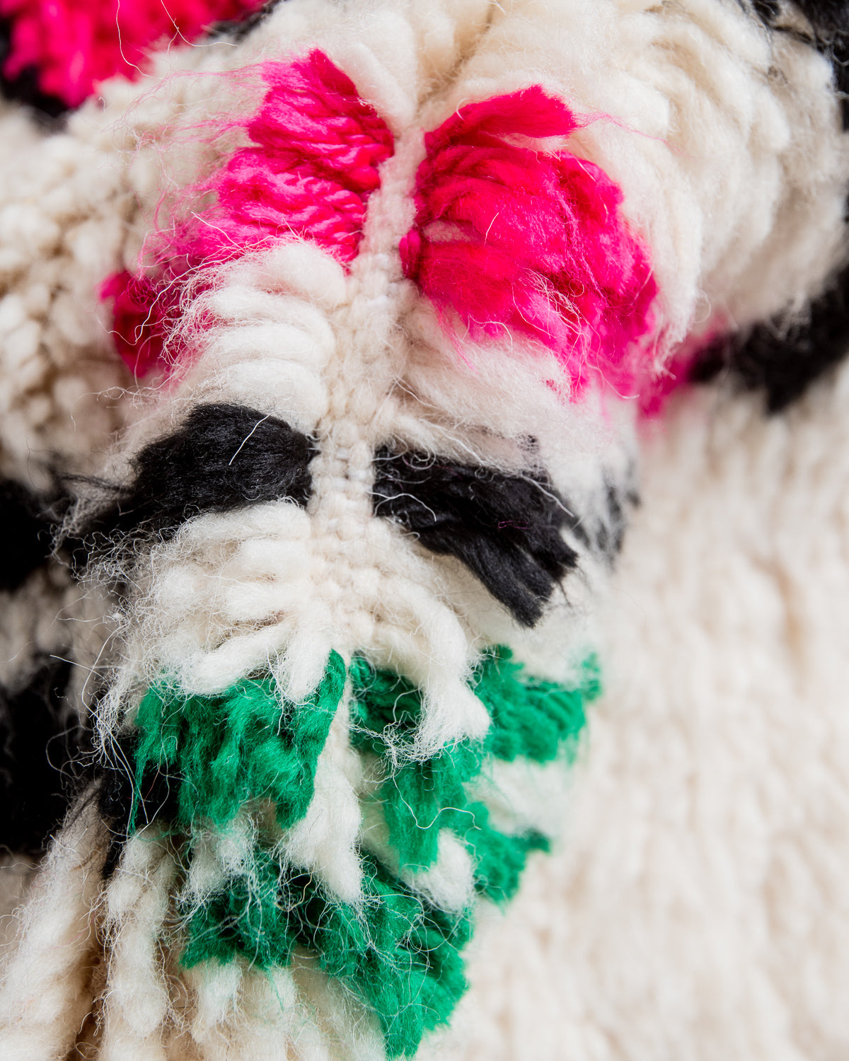 Modern designer handcrafted Berber rug from Morocco. Azilal rug with beautiful colors and patterns. Made of sheep’s wool and colourful cotton.