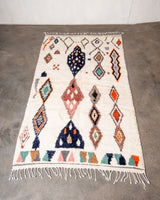 Moderner, handgefertigter Berber-Teppich aus Marokko. Azilal-Teppich mit wunderschönen Farben und Mustern. Aus Schafwolle und bunter Baumwolle.