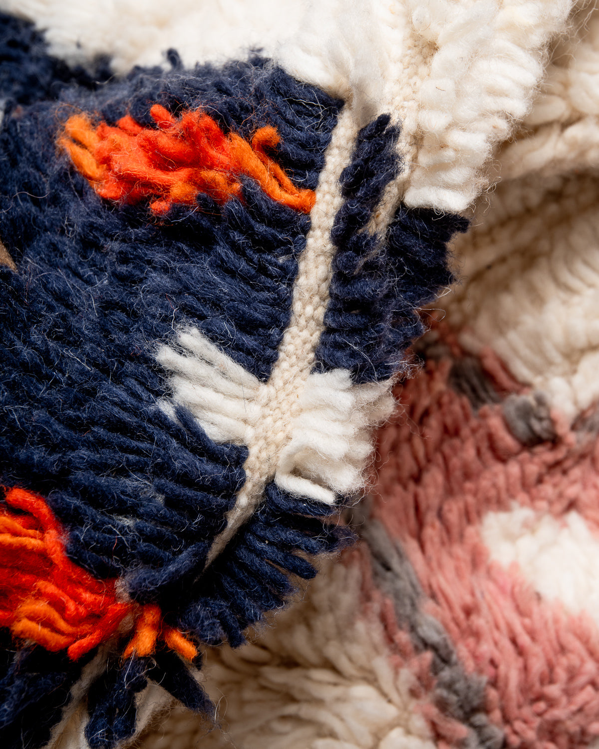 Modern designer handcrafted Berber rug from Morocco. Azilal rug with beautiful colors and patterns. Made of sheep’s wool and colourful cotton.