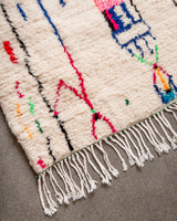 Moderner, handgefertigter Berber-Teppich aus Marokko aus Azilal mit wunderschönen Farben und Mustern.