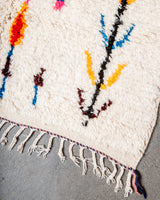 Moderner, handgefertigter Berber-Teppich aus Marokko aus Azilal mit wunderschönen Farben und Mustern.