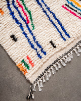 Moderner, handgefertigter Berber-Teppich aus Marokko. Azilal-Teppich mit wunderschönen Farben und Mustern. Aus Schafwolle und bunter Baumwolle.