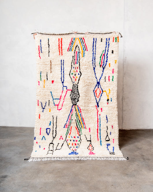 Moderner, handgefertigter Berber-Teppich aus Marokko. Azilal-Teppich mit wunderschönen Farben und Mustern. Aus Schafwolle und bunter Baumwolle.