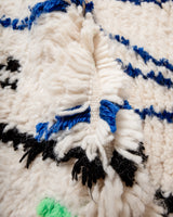Moderner, handgefertigter Berber-Teppich aus Marokko. Azilal-Teppich mit wunderschönen Farben und Mustern. Aus Schafwolle und bunter Baumwolle.