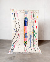 Moderner, handgefertigter Berber-Teppich aus Marokko. Azilal-Teppich mit wunderschönen Farben und Mustern. Aus Schafwolle und bunter Baumwolle.