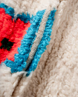 Moderner, handgefertigter Berber-Teppich aus Marokko. Azilal-Teppich mit wunderschönen Farben und Mustern. Aus Schafwolle und bunter Baumwolle.