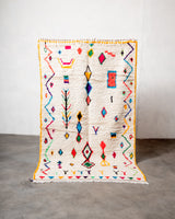 Moderner, handgefertigter Berber-Teppich aus Marokko. Azilal-Teppich mit wunderschönen Farben und Mustern. Aus Schafwolle und bunter Baumwolle.