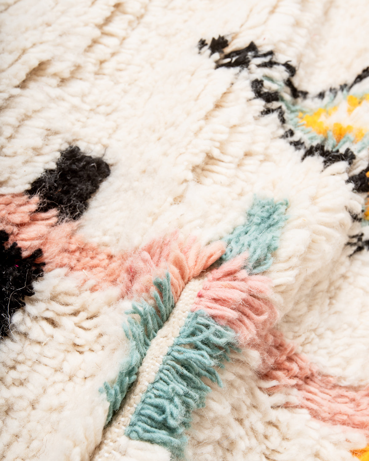 Modern designer handcrafted Berber rug from Morocco. Azilal rug with beautiful colors and patterns. Made of sheep’s wool and colourful cotton.