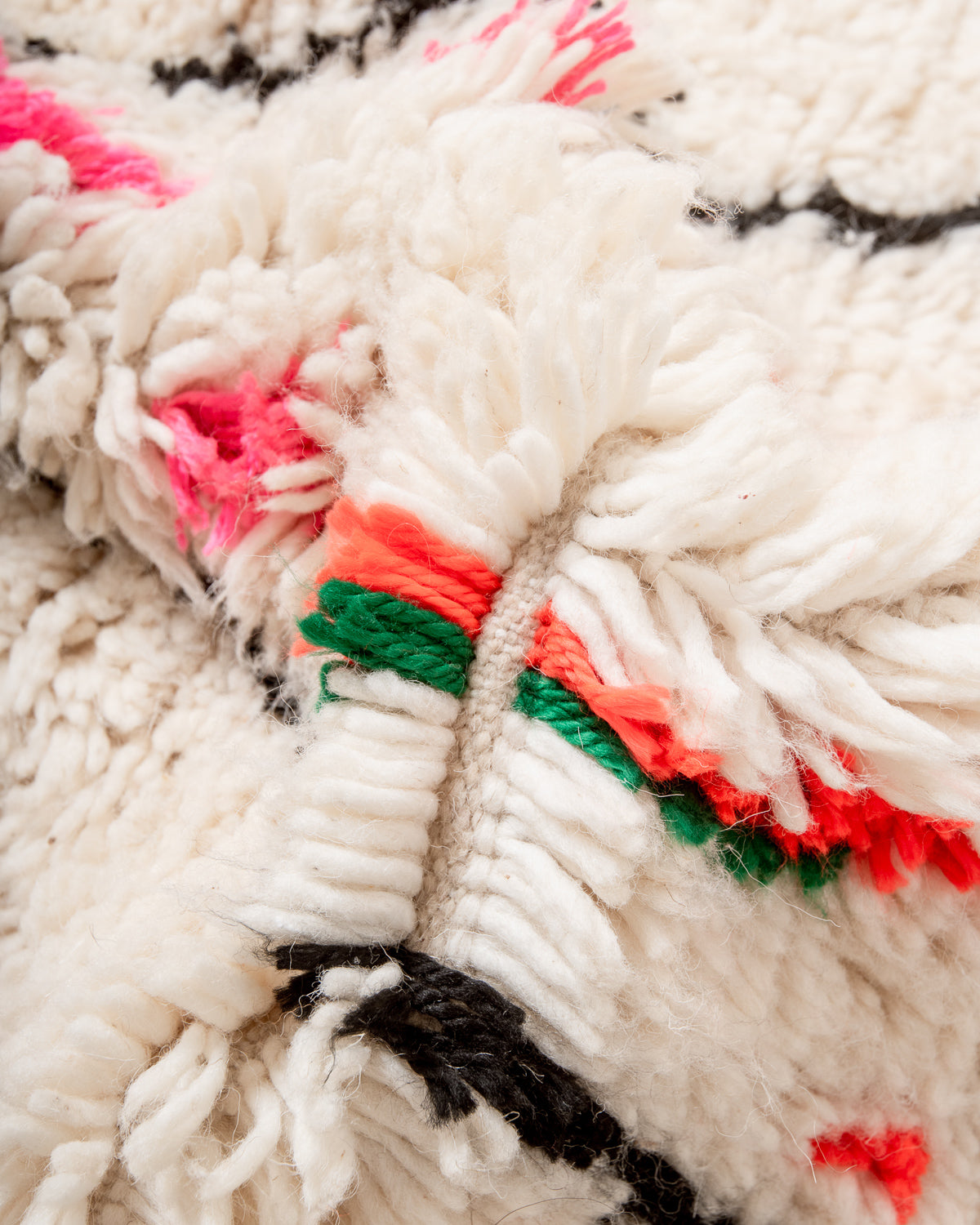 Modern designer handcrafted Berber rug from Morocco. Azilal rug with beautiful colors and patterns. Made of sheep’s wool and colourful cotton.