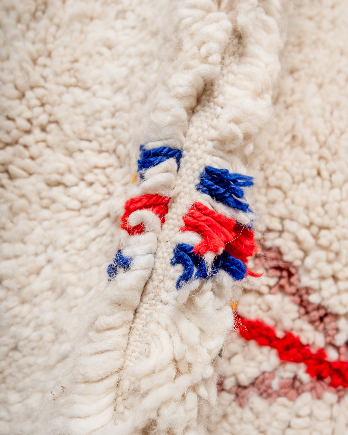 Modern designer handcrafted Berber rug from Morocco. Azilal rug with beautiful colors and patterns. Made of sheep’s wool and colourful cotton.