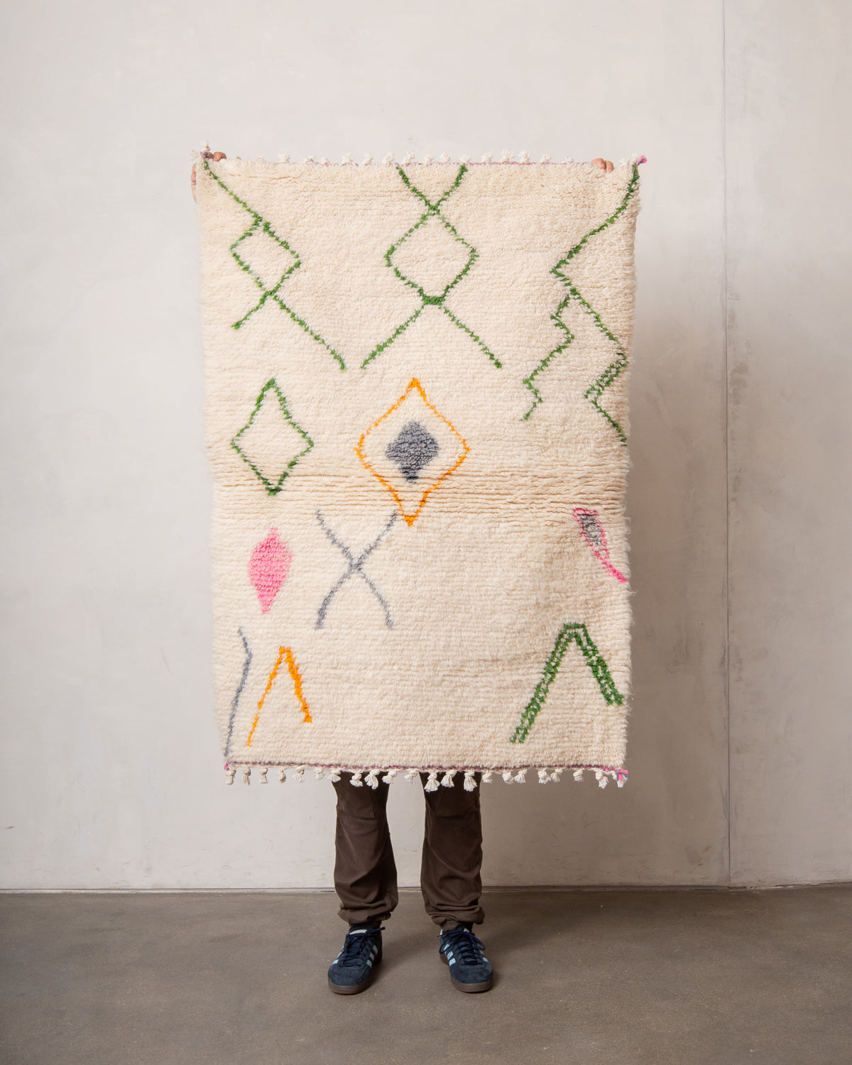 Modern designer handcrafted Berber rug from Morocco. Azilal rug with beautiful colours and patterns. Made of sheep’s wool and colourful cotton.