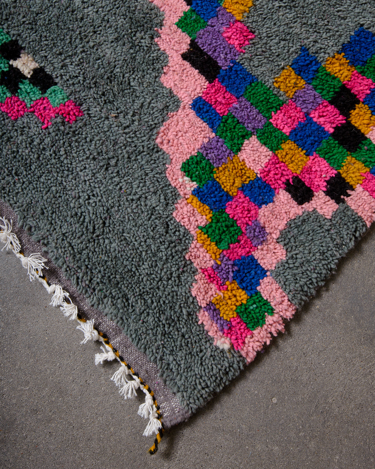 Modern designer handcrafted Berber rug from Morocco. Azilal rug with beautiful colours and patterns. Made of sheep’s wool and cotton.