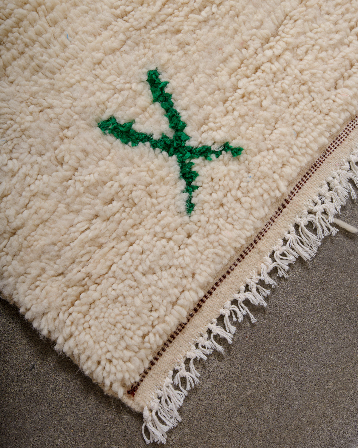 Modern designer handcrafted Berber rug from Morocco. Azilal rug with beautiful colours and patterns. Made of sheep’s wool and cotton.