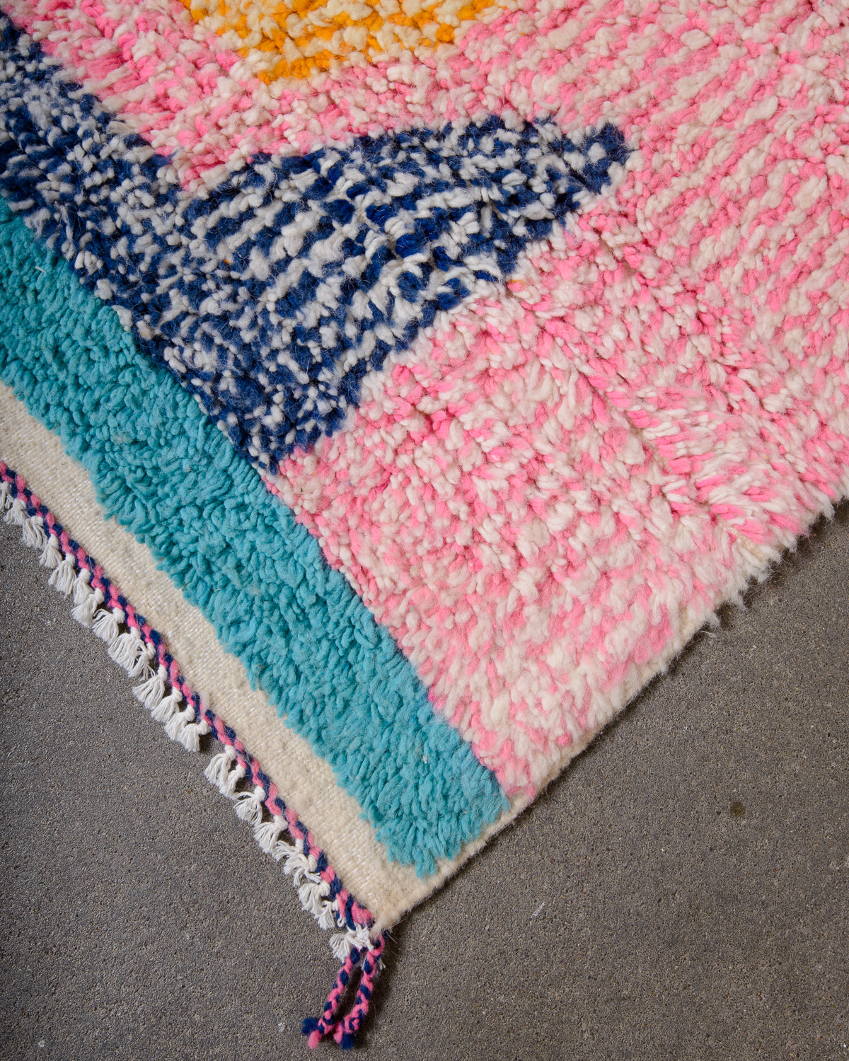Modern designer handcrafted Berber rug from Morocco. Azilal rug with beautiful colours and patterns. Made of sheep’s wool and cotton.