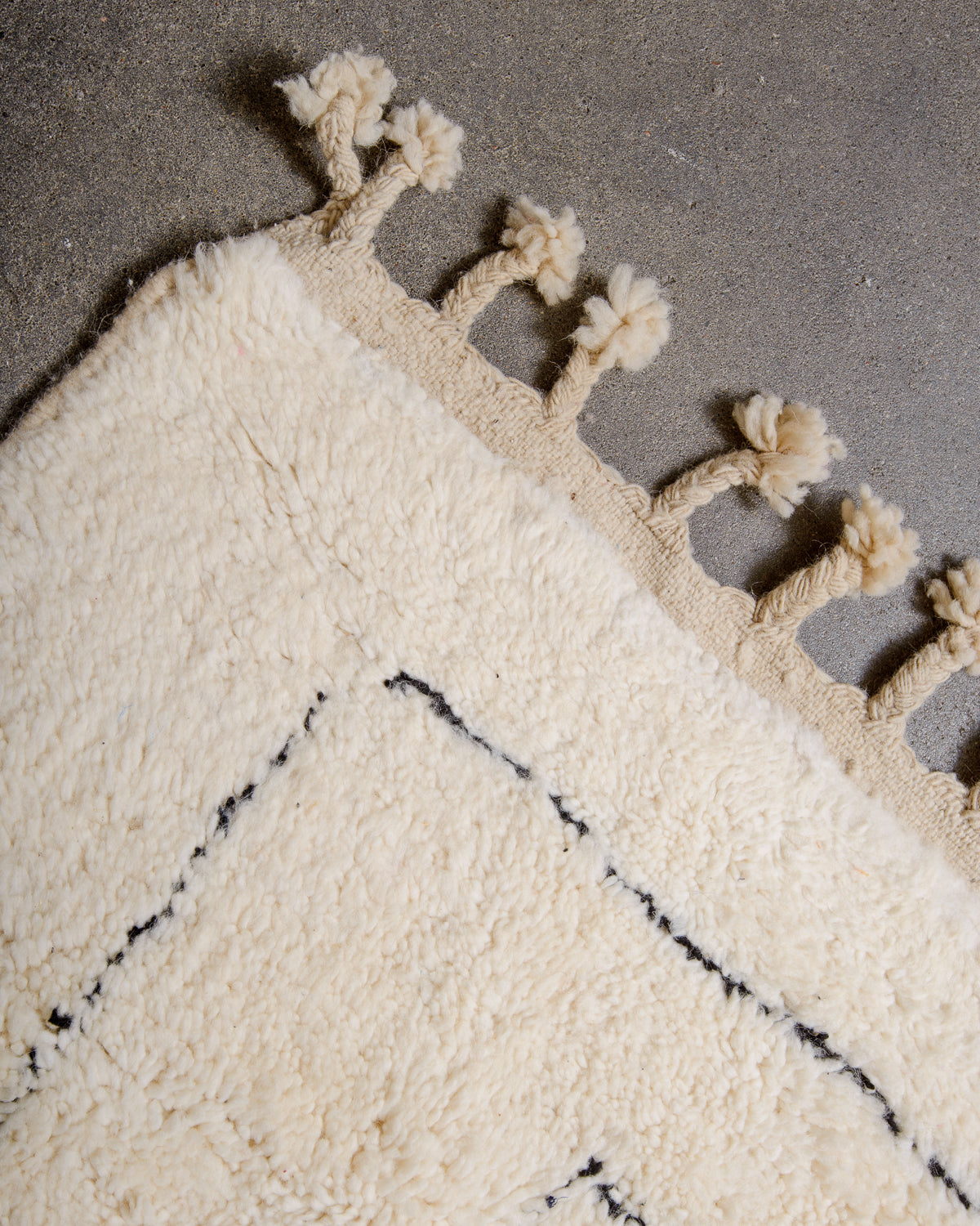 Modern, designer, handcrafted Berber rug from Morocco. Beniourain carpet with minimalist design, natural wool pile and a fluffy texture.