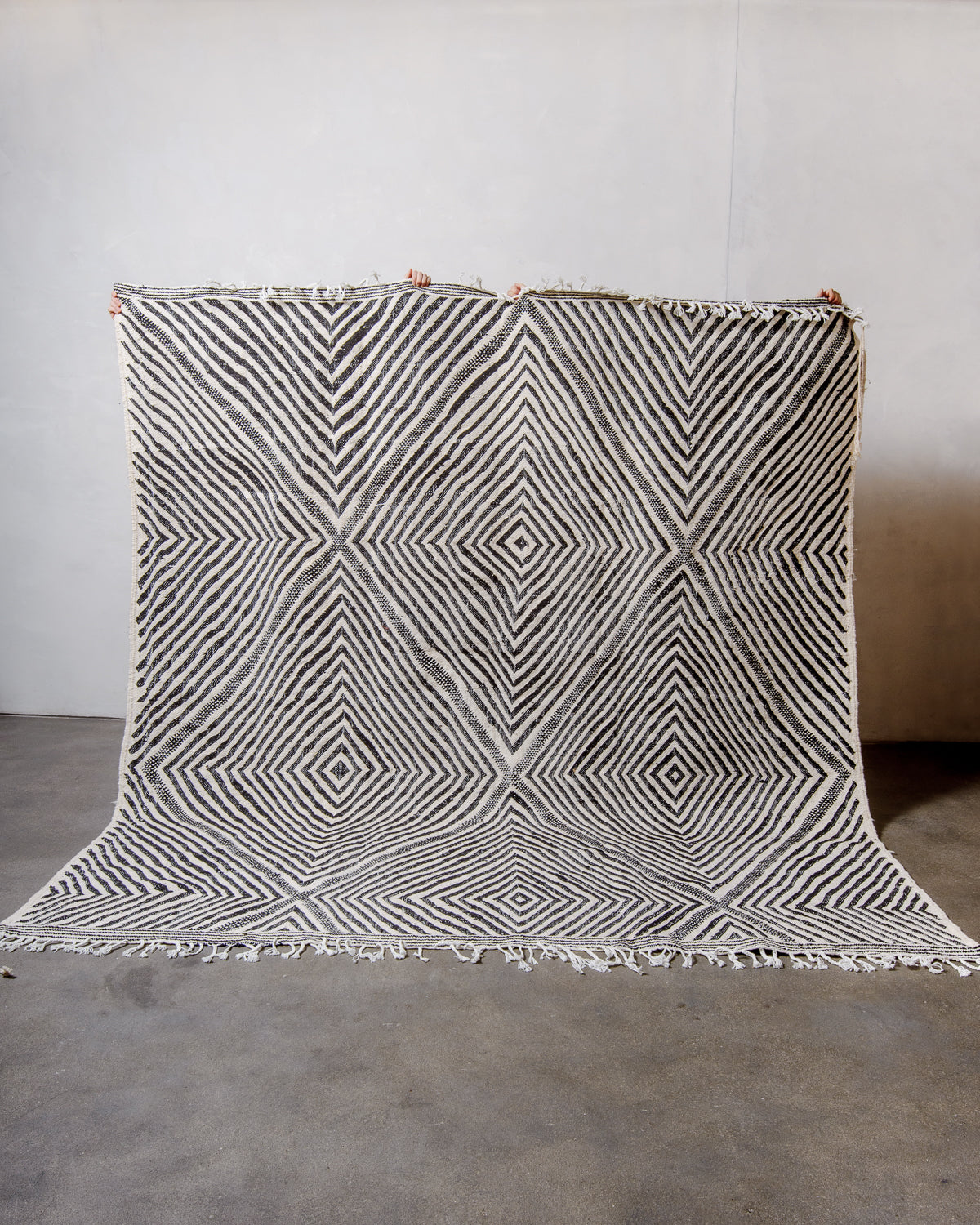 Modern, handcrafted Berber rug from Morocco. Flat-woven Kelim carpet in black and white design. Made of 100% wool.