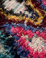 Moderner handgefertigter Berber-Teppich im Vintage-Stil aus Marokko. Boucherouite-Läuferteppich mit wunderschönen Farben und Mustern.