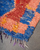 Moderner handgefertigter Berber-Teppich im Vintage-Stil aus Marokko. Boucherouite-Läuferteppich mit wunderschönen Farben und Mustern.