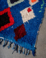 Moderner handgefertigter Berber-Teppich im Vintage-Stil aus Marokko. Boucherouite-Läuferteppich mit wunderschönen Farben und Mustern.
