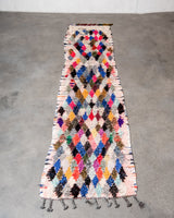 Moderner handgefertigter Berber-Teppich im Vintage-Stil aus Marokko. Boucherouite-Läuferteppich mit wunderschönen Farben und Mustern.