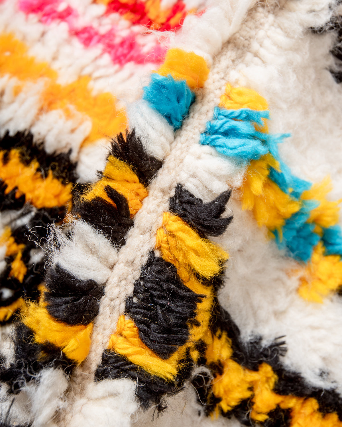 Modern designer handcrafted Berber rug from Morocco. Azilal rug with beautiful colors and patterns. Made of sheep’s wool and colourful cotton.