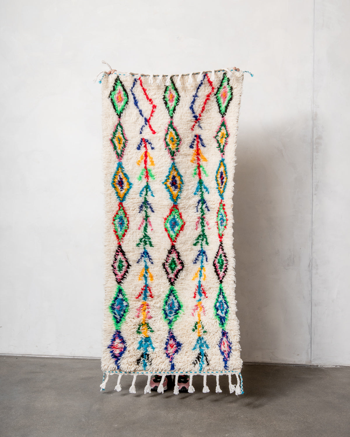 Modern designer handcrafted Berber rug from Morocco. Azilal rug with beautiful colors and patterns. Made of sheep’s wool and colourful cotton.