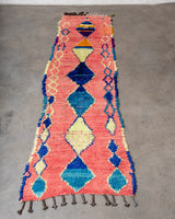 Moderner, handgefertigter Berber-Läuferteppich aus Marokko. Vintage-Teppich mit schönen Farben und Mustern und flauschiger Textur.