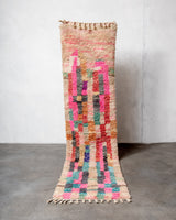 Moderner, handgefertigter Berber-Läuferteppich aus Marokko. Vintage-Teppich mit schönen Farben und Mustern und flauschiger Textur.