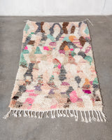 Moderner, handgefertigter Berber-Teppich aus Marokko. Vintage-Teppich mit schönen Farben und Mustern und flauschiger Textur.