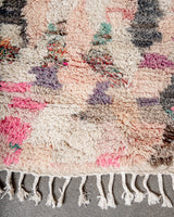 Moderner, handgefertigter Berber-Teppich aus Marokko. Vintage-Teppich mit schönen Farben und Mustern und flauschiger Textur.