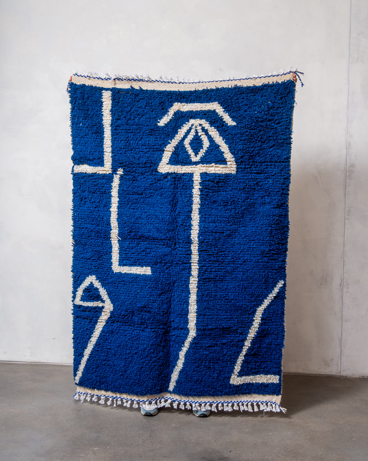 Modern designer handcrafted Berber rug from Morocco. Azilal rug with beautiful colours and patterns. Made of sheep’s wool and colourful cotton.