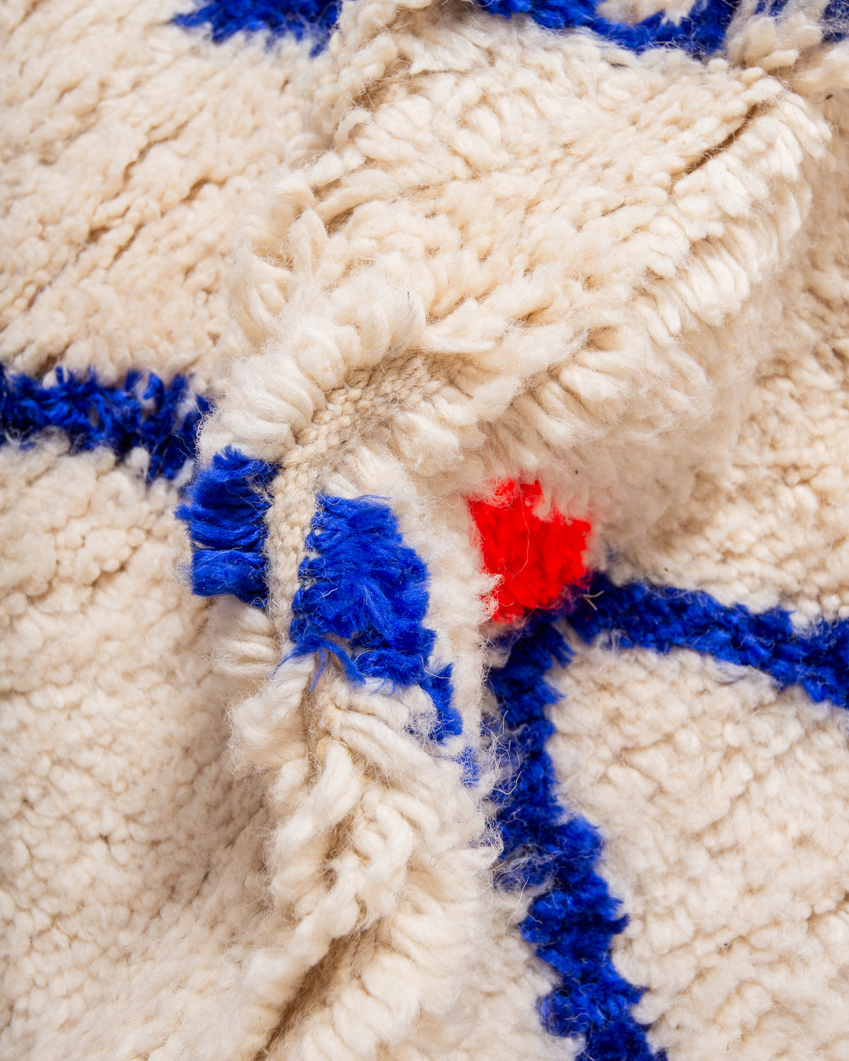 Modern designer handcrafted Berber rug from Morocco. Azilal rug with beautiful colours and patterns. Made of sheep’s wool and colourful cotton.