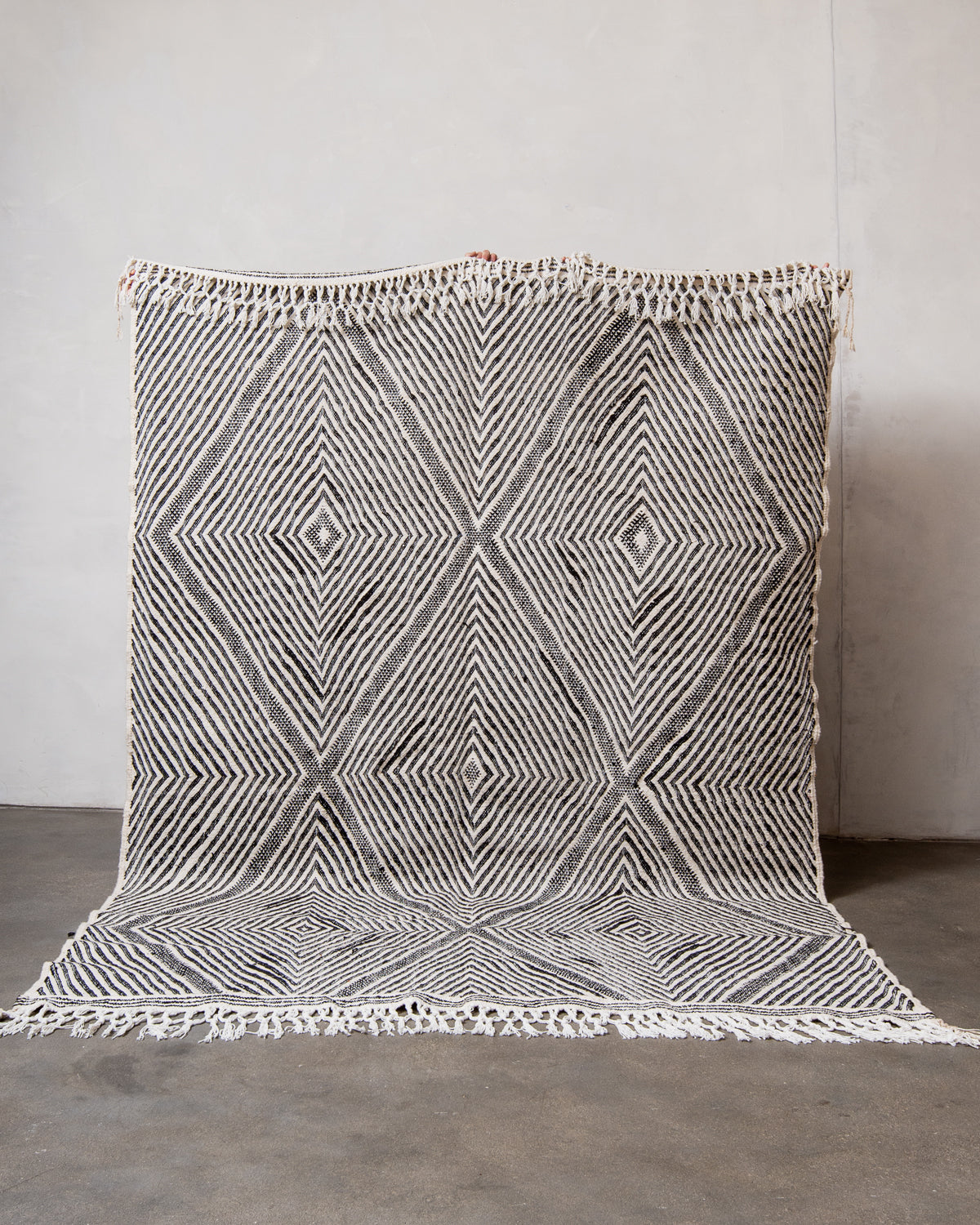 Modern, handcrafted Berber runner rug from Morocco. Flat-woven Kelim carpet in black and white design. Made of 100% wool.