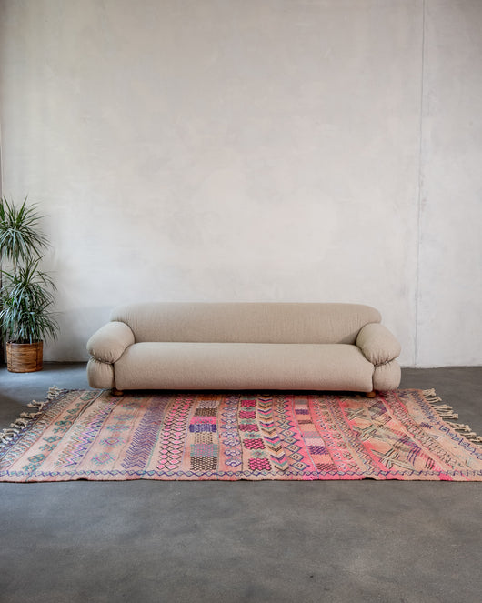 Moderner, handgefertigter Berber-Teppich aus Marokko. Vintage Kelim Teppich mit wunderschönen Designs und robustem Flachgewebe aus Wolle.