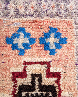 Moderner, handgefertigter Berber-Läuferteppich aus Marokko. Vintage-Teppich mit schönen Farben und Mustern und flauschiger Textur.