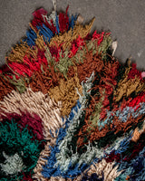 Moderner handgefertigter Berber-Teppich im Vintage-Stil aus Marokko. Boucherouite-Läuferteppich mit wunderschönen Farben und Mustern.