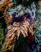 Moderner handgefertigter Berber-Teppich im Vintage-Stil aus Marokko. Boucherouite-Läuferteppich mit wunderschönen Farben und Mustern.
