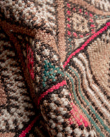 Moderner, handgefertigter Berber-Teppich aus Marokko. Vintage Kelim Teppich mit wunderschönen Designs und robustem Flachgewebe aus Wolle.