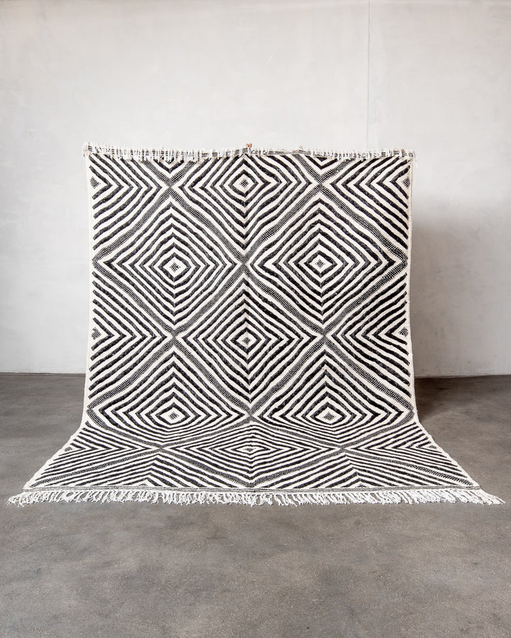 Modern, handcrafted Berber rug from Morocco. Flat-woven Kelim carpet in black and white design. Made of 100% wool.