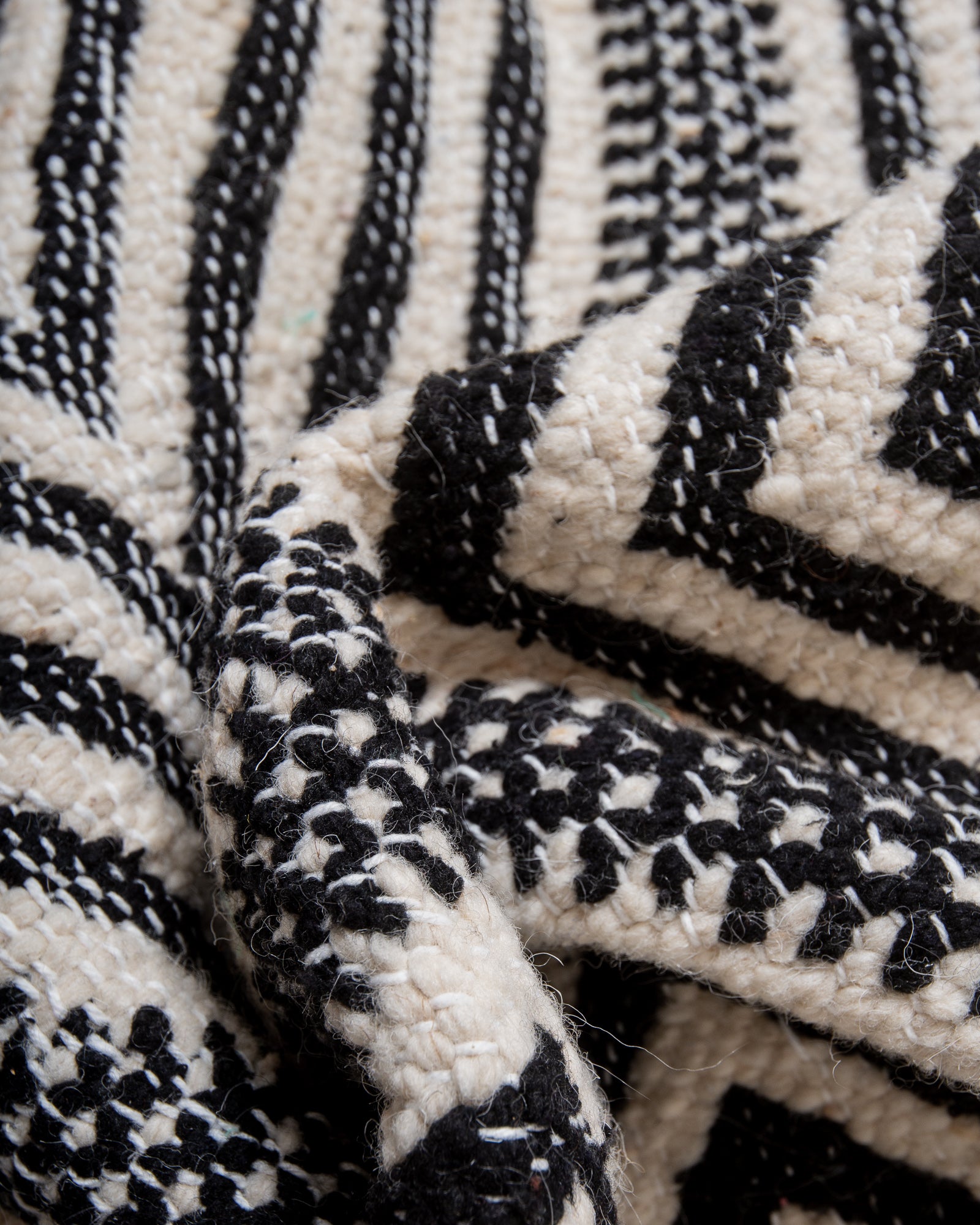 Modern, handcrafted Berber rug from Morocco. Flat-woven Kelim carpet in black and white design. Made of 100% wool.