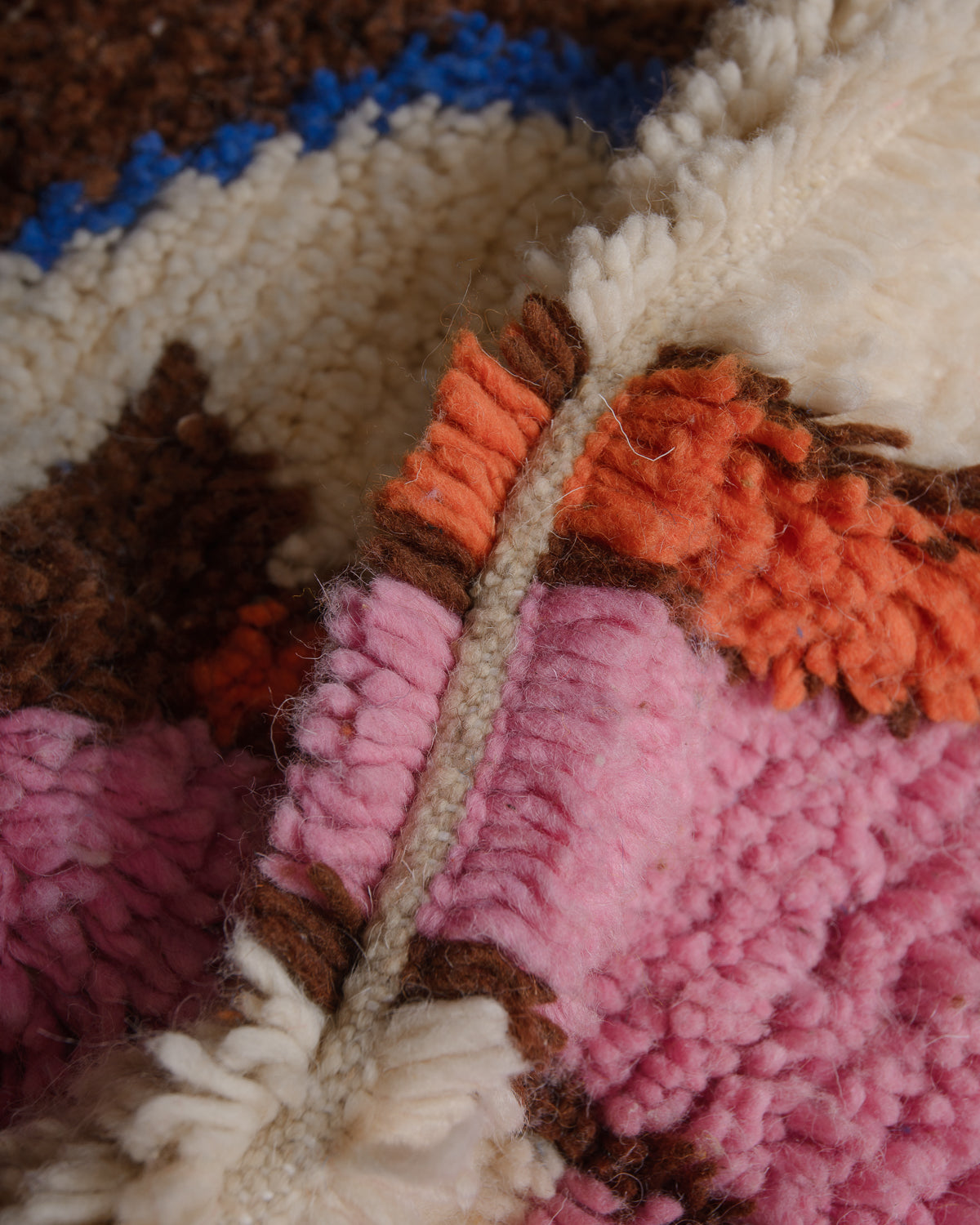 Close up of azilal rug showing gap between rows. 