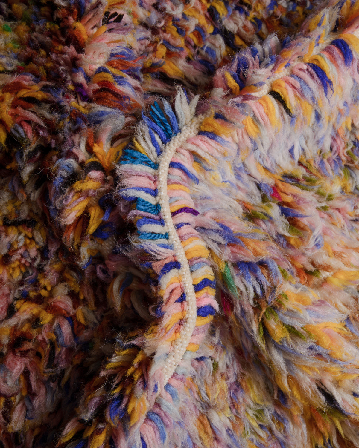 Close up of azilal rug showing gap between rows. 