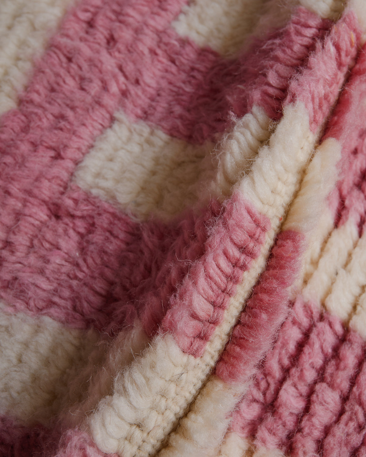 Close up of azilal rug showing gap between rows. 
