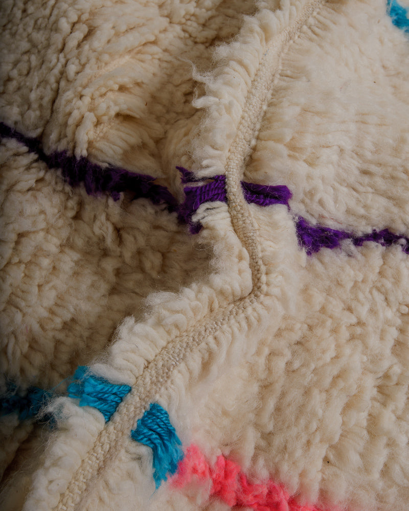 Close up of Azilal rug showing fluffy pile and extra row between the knots.