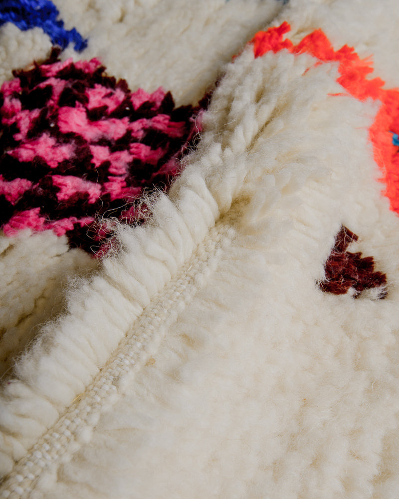 Close up of azilal rug showing gap between rows. 