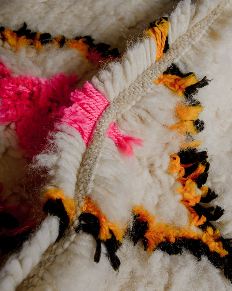 Close up of azilal rug showing gap between rows. 